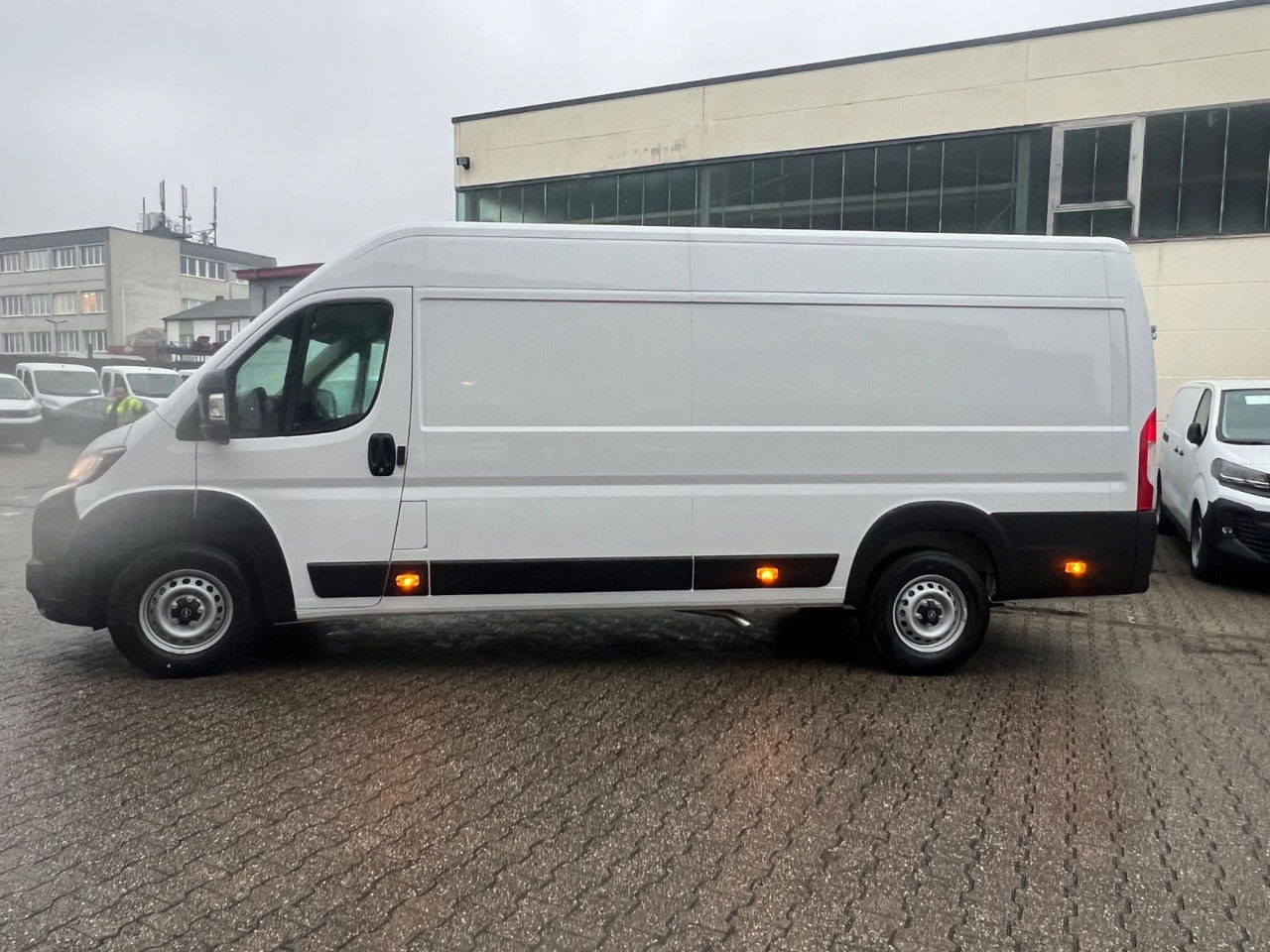 Opel Kasten 3,5 L4 H2 PS 180 Automatik+AHK Kasten 3,5 L4 H2 PS 180 Automatik+AHK - Kravas mikroautobuss: foto 4 Opel Kasten 3,5 L4 H2 PS 180 Automatik+AHK Kasten 3,5 L4 H2 PS 180 Automatik+AHK - Kravas mikroautobuss: foto 4