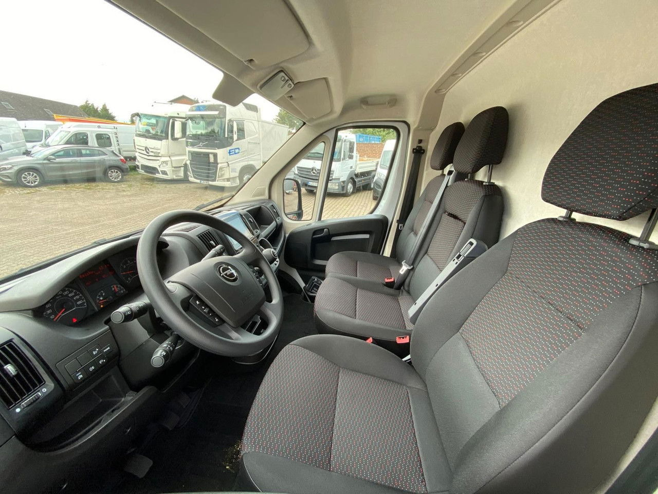 Jaunā Kravas mikroautobuss Opel Movano: foto 11 Jaunā Kravas mikroautobuss Opel Movano: foto 11