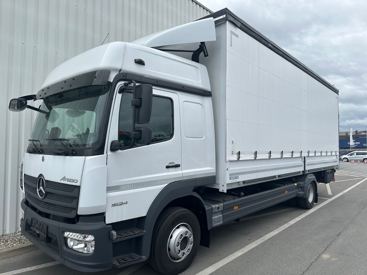Mercedes-Benz Atego 1524 BigSpace LBW Navi/Kamera Mercedes-Benz Atego 1524 BigSpace LBW Navi/Kamera - Kravas automašīna ar tentu: foto 1 Mercedes-Benz Atego 1524 BigSpace LBW Navi/Kamera Mercedes-Benz Atego 1524 BigSpace LBW Navi/Kamera - Kravas automašīna ar tentu: foto 1