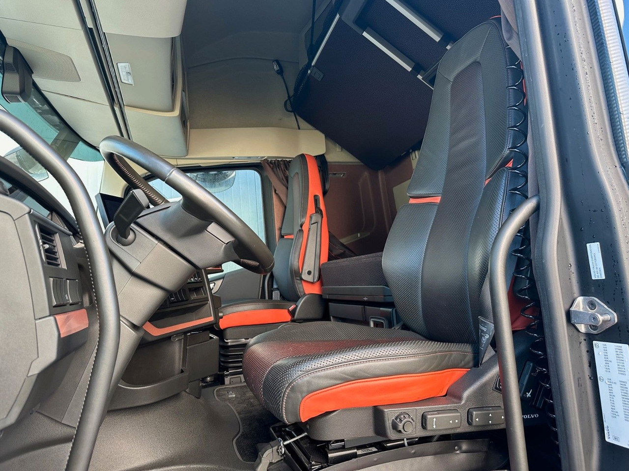 Volvo FH 750 XL Retarder Vollausstattung - Vilcējs: foto 5 Volvo FH 750 XL Retarder Vollausstattung - Vilcējs: foto 5