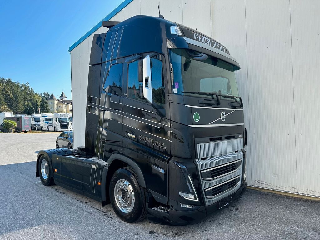 Volvo FH 750 XL Retarder Vollausstattung - Vilcējs: foto 2 Volvo FH 750 XL Retarder Vollausstattung - Vilcējs: foto 2