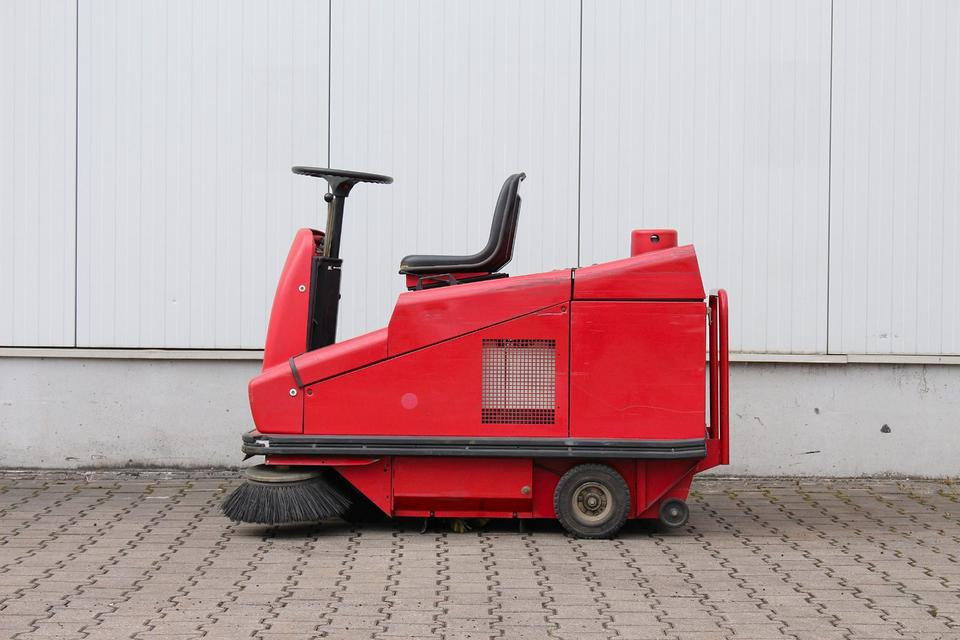 RCM R703 E/1 elektro Aufsitz- Kehrsaugmaschine Kehrmaschine - Rūpnieciskais slaucītājs: foto 5 RCM R703 E/1 elektro Aufsitz- Kehrsaugmaschine Kehrmaschine - Rūpnieciskais slaucītājs: foto 5