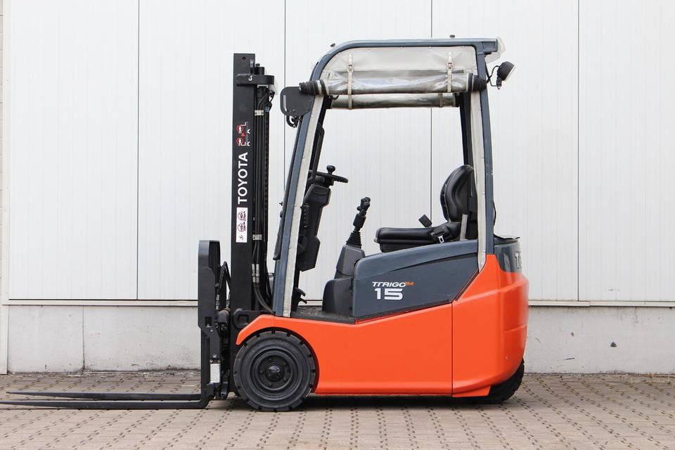 TOYOTA 7FBEST15 Zinkenverstellung - Elektroiekrāvējs: foto 4 TOYOTA 7FBEST15 Zinkenverstellung - Elektroiekrāvējs: foto 4