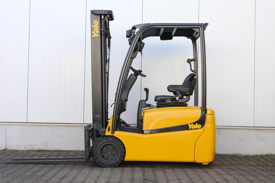 YALE ERP18VT Triplex 5,2m 1800kg - Elektroiekrāvējs: foto 3 YALE ERP18VT Triplex 5,2m 1800kg - Elektroiekrāvējs: foto 3