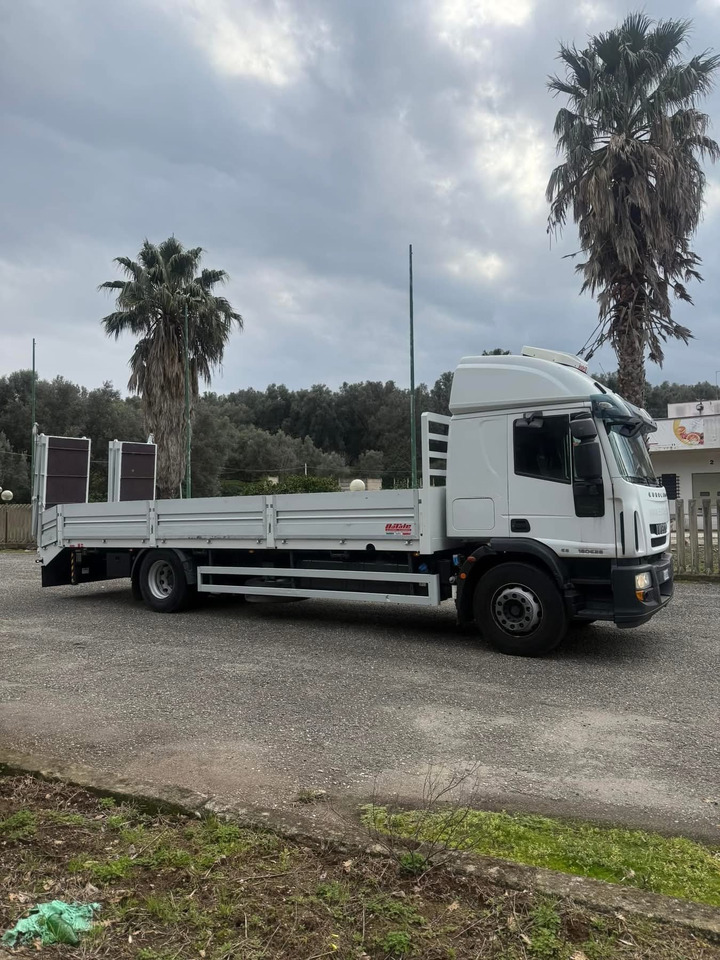 IVECO 180E Pianale Con Rampe Nuovo di fabbrica - Bortu kravas automašīna/ Platforma: foto 1 IVECO 180E Pianale Con Rampe Nuovo di fabbrica - Bortu kravas automašīna/ Platforma: foto 1