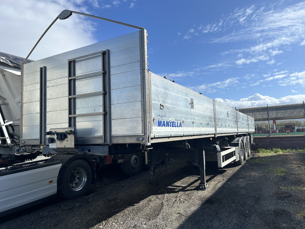 Mantella Trailers Srl SR Ribalt Bilaterale in acciaio sponde in alluminio - Puspiekabe pašizgāzējs: foto 1 Mantella Trailers Srl SR Ribalt Bilaterale in acciaio sponde in alluminio - Puspiekabe pašizgāzējs: foto 1