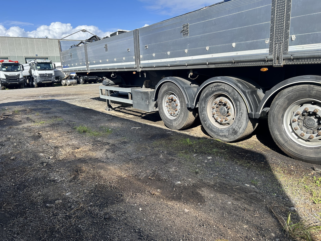 Mantella Trailers Srl SR Ribalt Bilaterale in acciaio sponde in alluminio - Puspiekabe pašizgāzējs: foto 3 Mantella Trailers Srl SR Ribalt Bilaterale in acciaio sponde in alluminio - Puspiekabe pašizgāzējs: foto 3