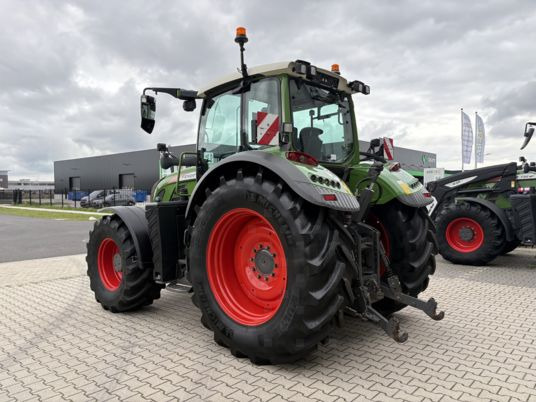 Fendt 720 VARIO S4 POWER - Traktors: foto 5 Fendt 720 VARIO S4 POWER - Traktors: foto 5