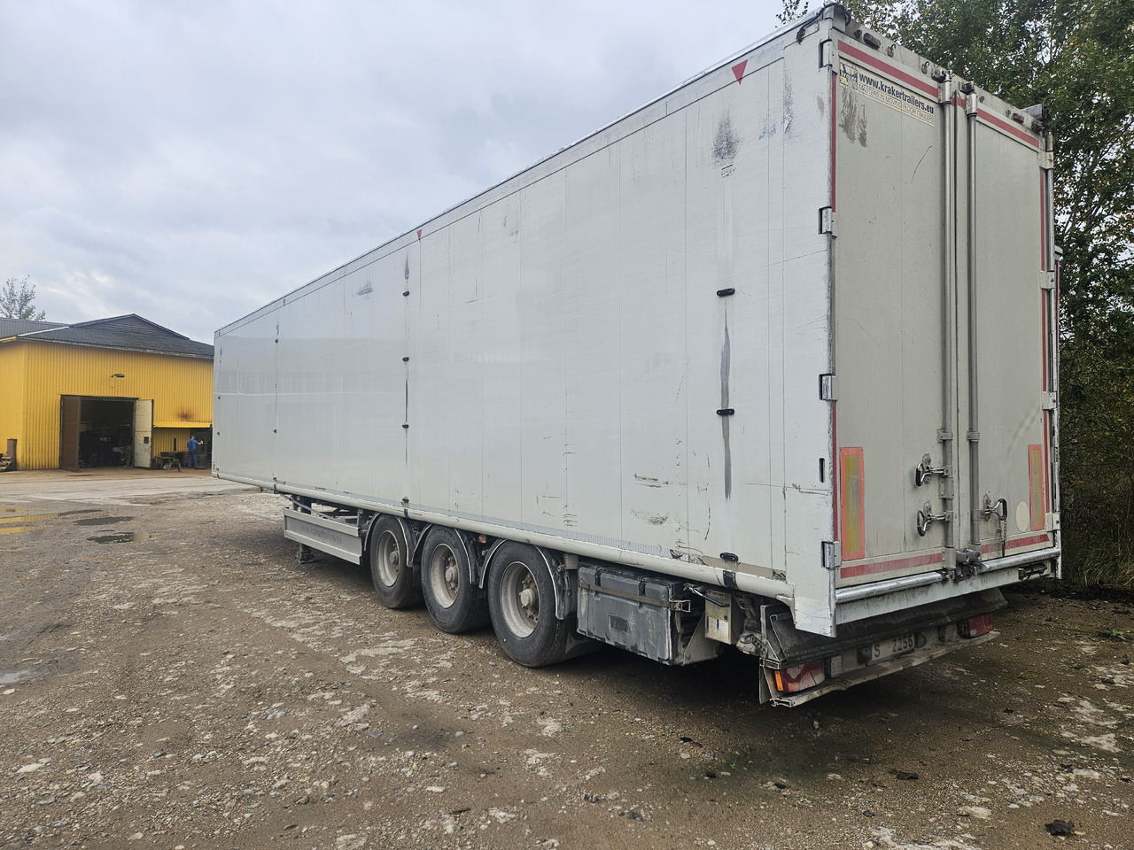 KRAKER CF200 - Puspiekabe kustīgās grīdas: foto 2 KRAKER CF200 - Puspiekabe kustīgās grīdas: foto 2
