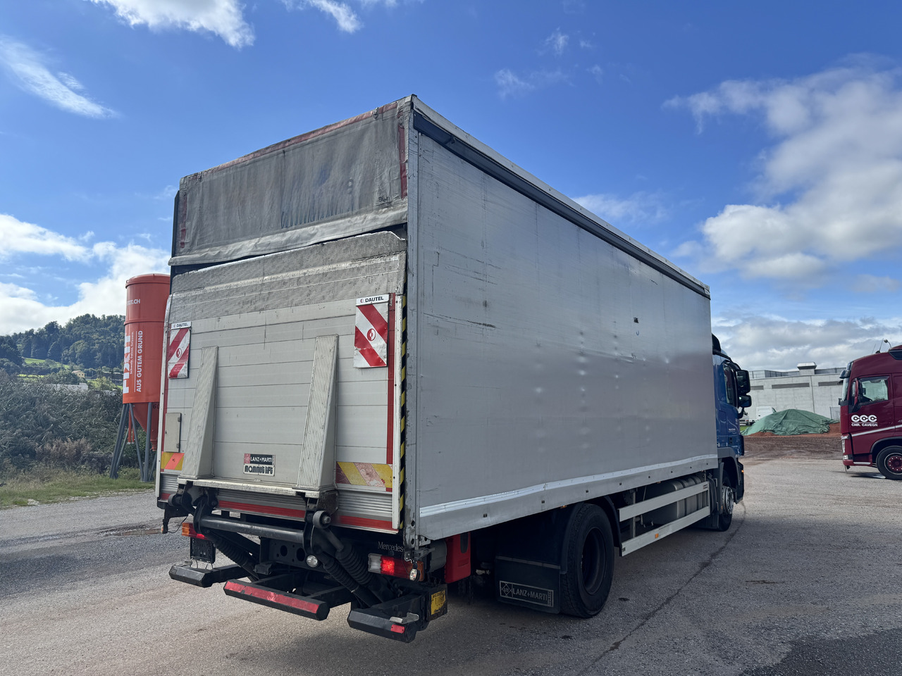 MERCEDES-BENZ Actros 1836 4x2 Blache-Hebebühne - Kravas automašīna ar tentu: foto 5 MERCEDES-BENZ Actros 1836 4x2 Blache-Hebebühne - Kravas automašīna ar tentu: foto 5