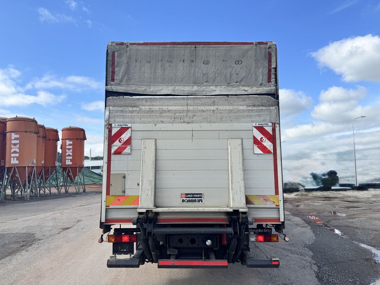 MERCEDES-BENZ Actros 1836 4x2 Blache-Hebebühne - Kravas automašīna ar tentu: foto 3 MERCEDES-BENZ Actros 1836 4x2 Blache-Hebebühne - Kravas automašīna ar tentu: foto 3