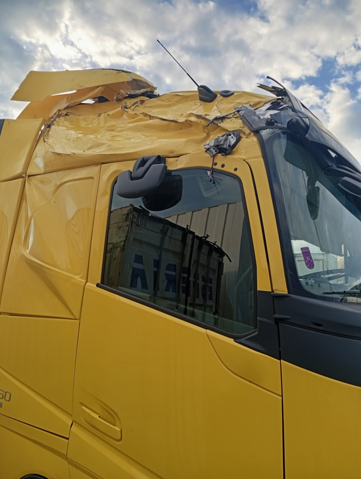 VOLVO FH 460 Aero, Damaged, Located in Bari,Italy - Vilcējs: foto 5 VOLVO FH 460 Aero, Damaged, Located in Bari,Italy - Vilcējs: foto 5