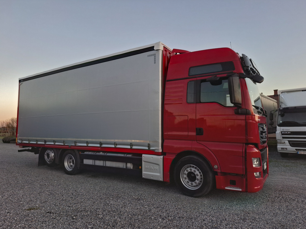 MAN TGX 26.440 E6 - Kravas automašīna ar tentu: foto 5 MAN TGX 26.440 E6 - Kravas automašīna ar tentu: foto 5