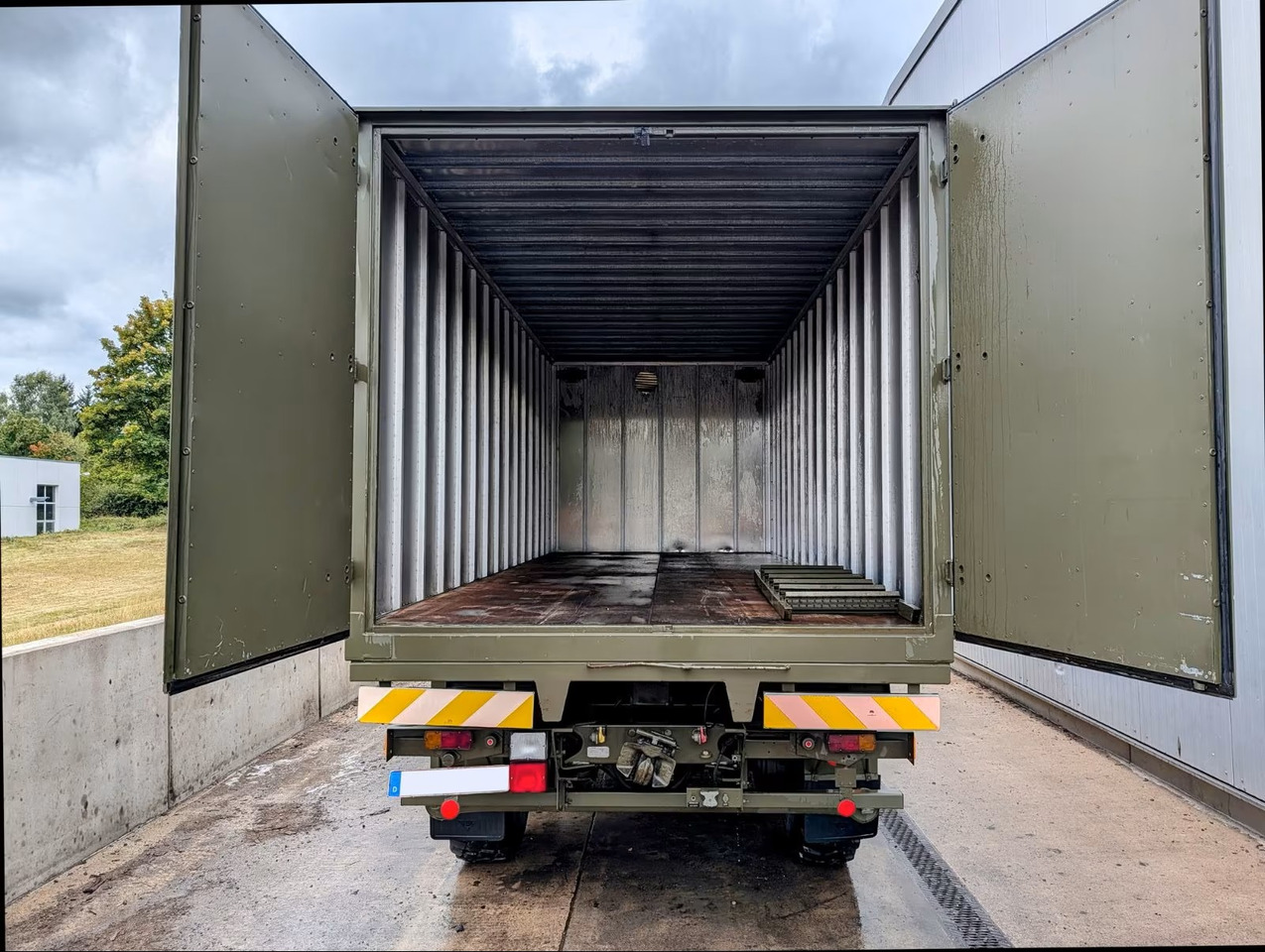 VOLVO N10 - Kravas automašīna ar slēgto virsbūvi: foto 4 VOLVO N10 - Kravas automašīna ar slēgto virsbūvi: foto 4