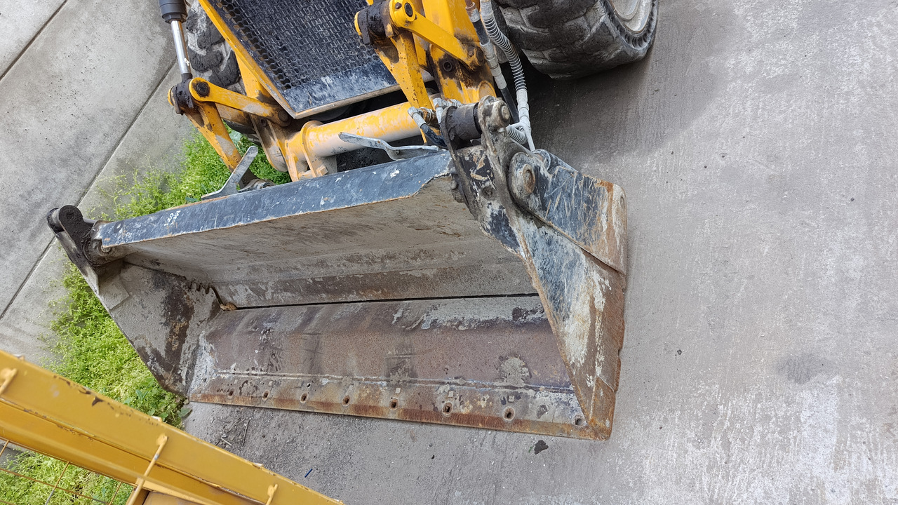 JCB 1CX 08M3WL - Ekskavators-iekrāvējs: foto 2 JCB 1CX 08M3WL - Ekskavators-iekrāvējs: foto 2