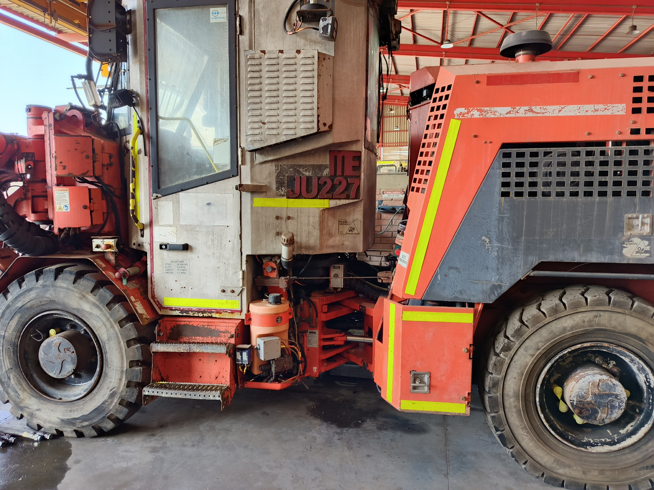 SANDVIK DD321-40C - Kalnrūpniecības mašīna: foto 2 SANDVIK DD321-40C - Kalnrūpniecības mašīna: foto 2