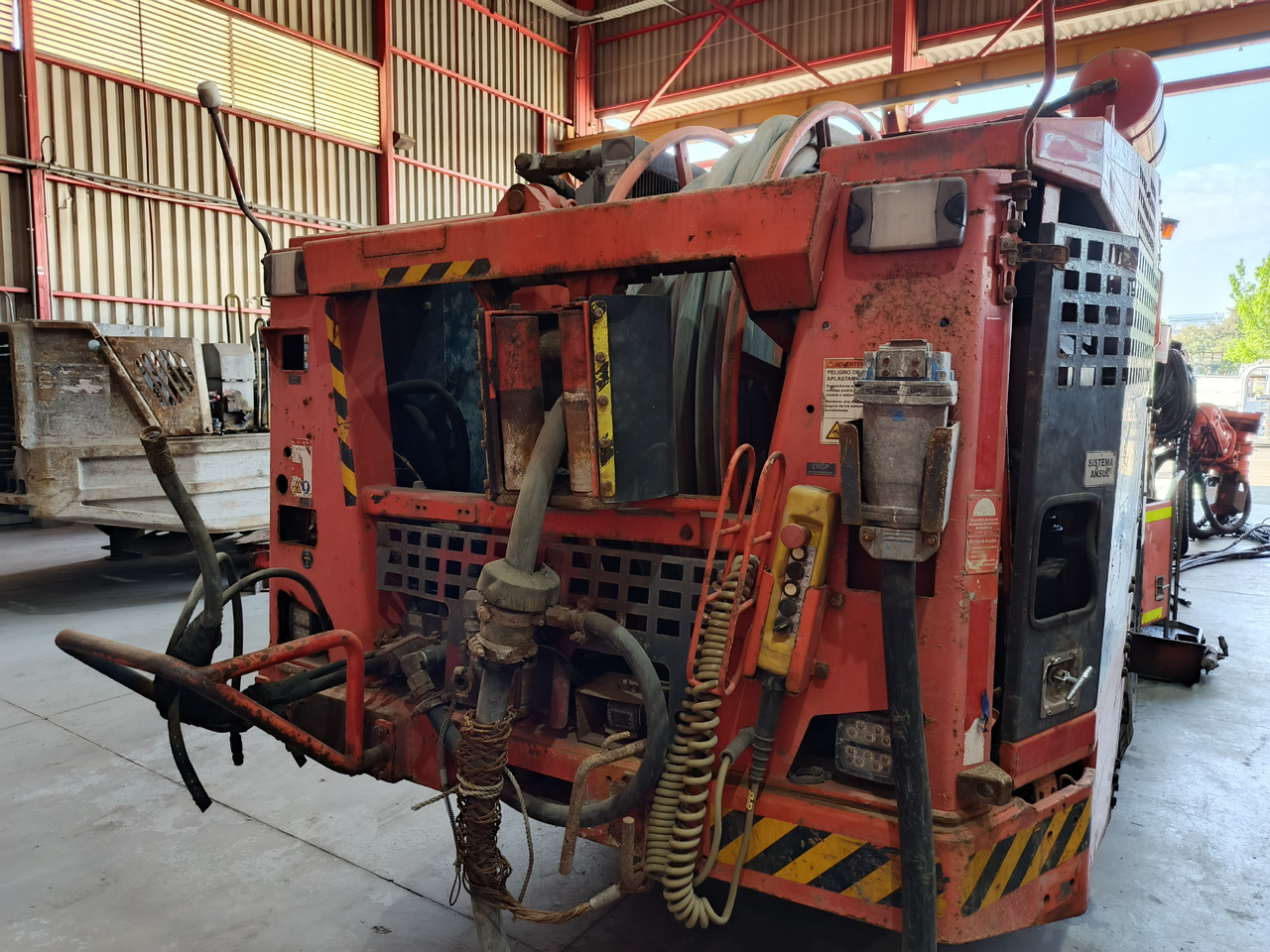 SANDVIK DD321-40C - Kalnrūpniecības mašīna: foto 4 SANDVIK DD321-40C - Kalnrūpniecības mašīna: foto 4