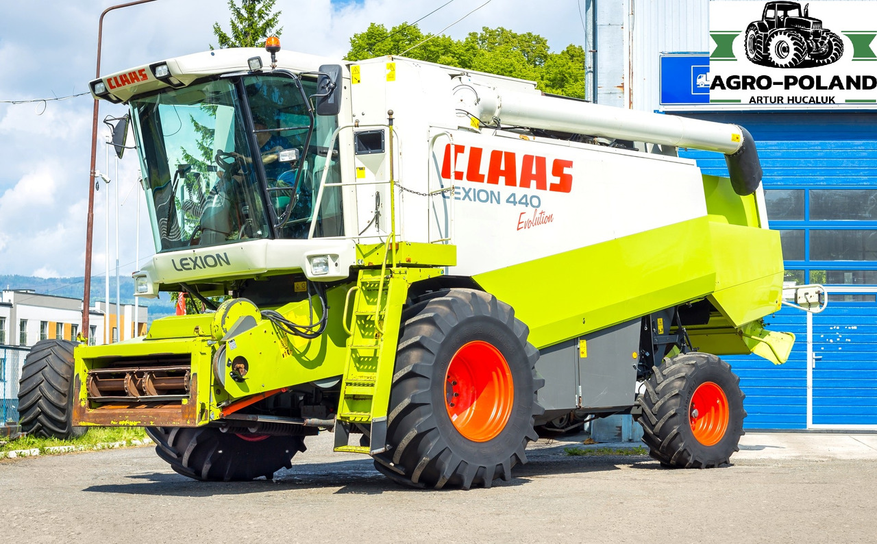 CLAAS LEXION 440 EVOLUTION - 2003 ROK + CLAAS C 540 SKŁADANY - 2007 ROK - Labības kombains: foto 2 CLAAS LEXION 440 EVOLUTION - 2003 ROK + CLAAS C 540 SKŁADANY - 2007 ROK - Labības kombains: foto 2