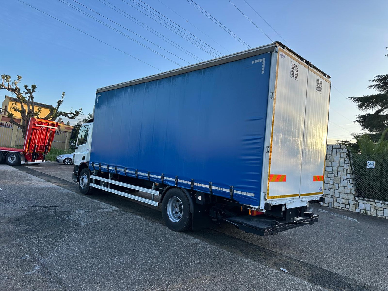 DAF CF 75.310 - Kravas automašīna ar tentu: foto 2 DAF CF 75.310 - Kravas automašīna ar tentu: foto 2