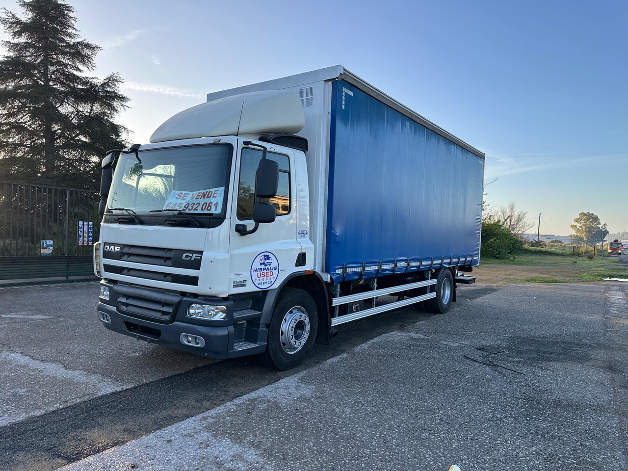 DAF CF 75.310 - Kravas automašīna ar tentu: foto 1 DAF CF 75.310 - Kravas automašīna ar tentu: foto 1