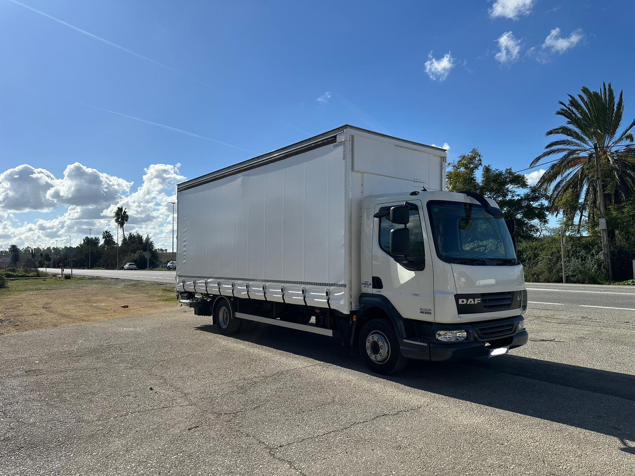 DAF LF 45.250 - Kravas automašīna ar tentu: foto 4 DAF LF 45.250 - Kravas automašīna ar tentu: foto 4