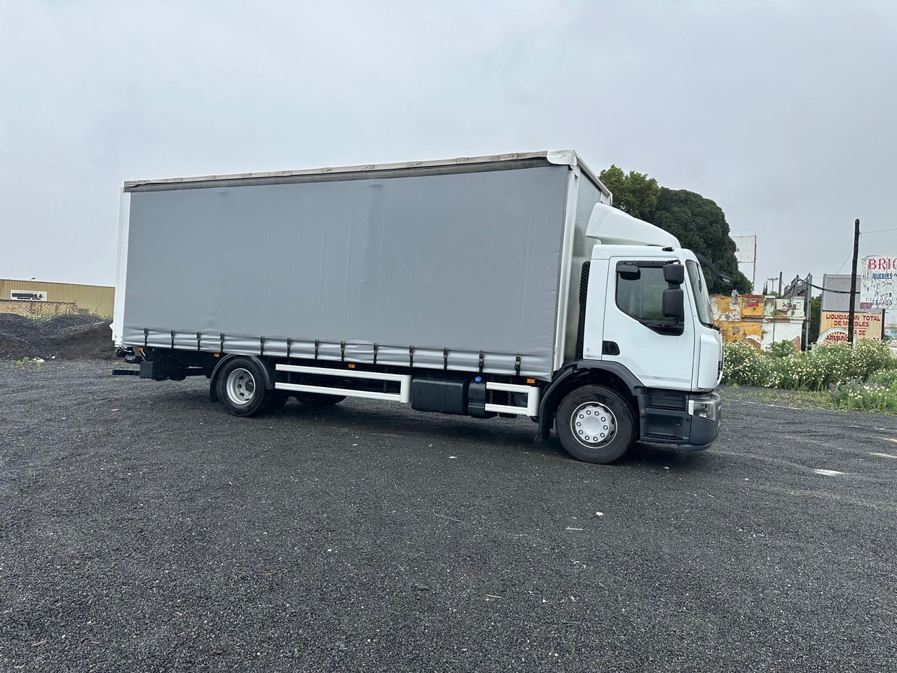 RENAULT PREMIUM 380 - Kravas automašīna ar tentu: foto 2 RENAULT PREMIUM 380 - Kravas automašīna ar tentu: foto 2