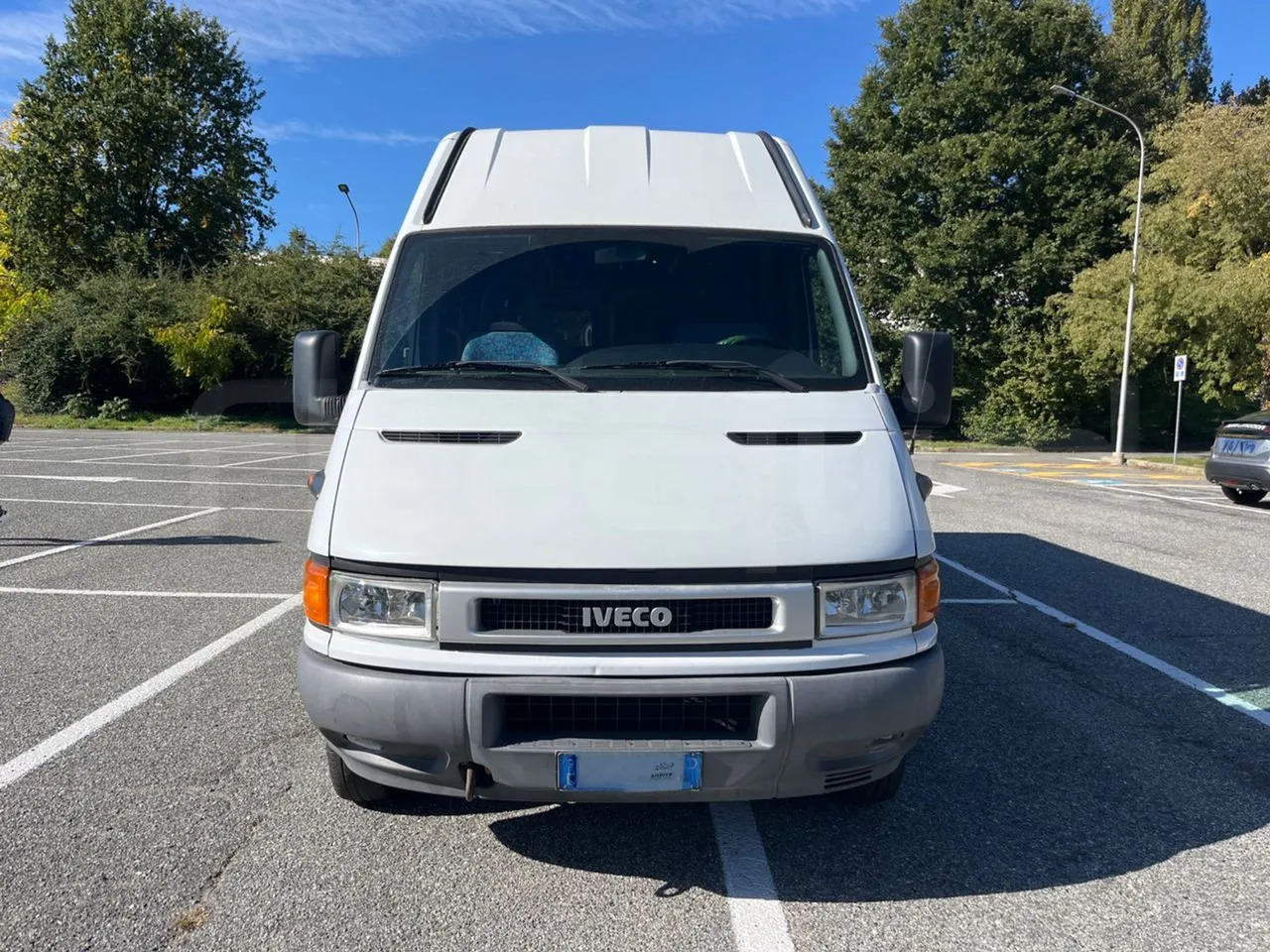 Iveco Daily - Piepilsētas autobuss: foto 2 Iveco Daily - Piepilsētas autobuss: foto 2