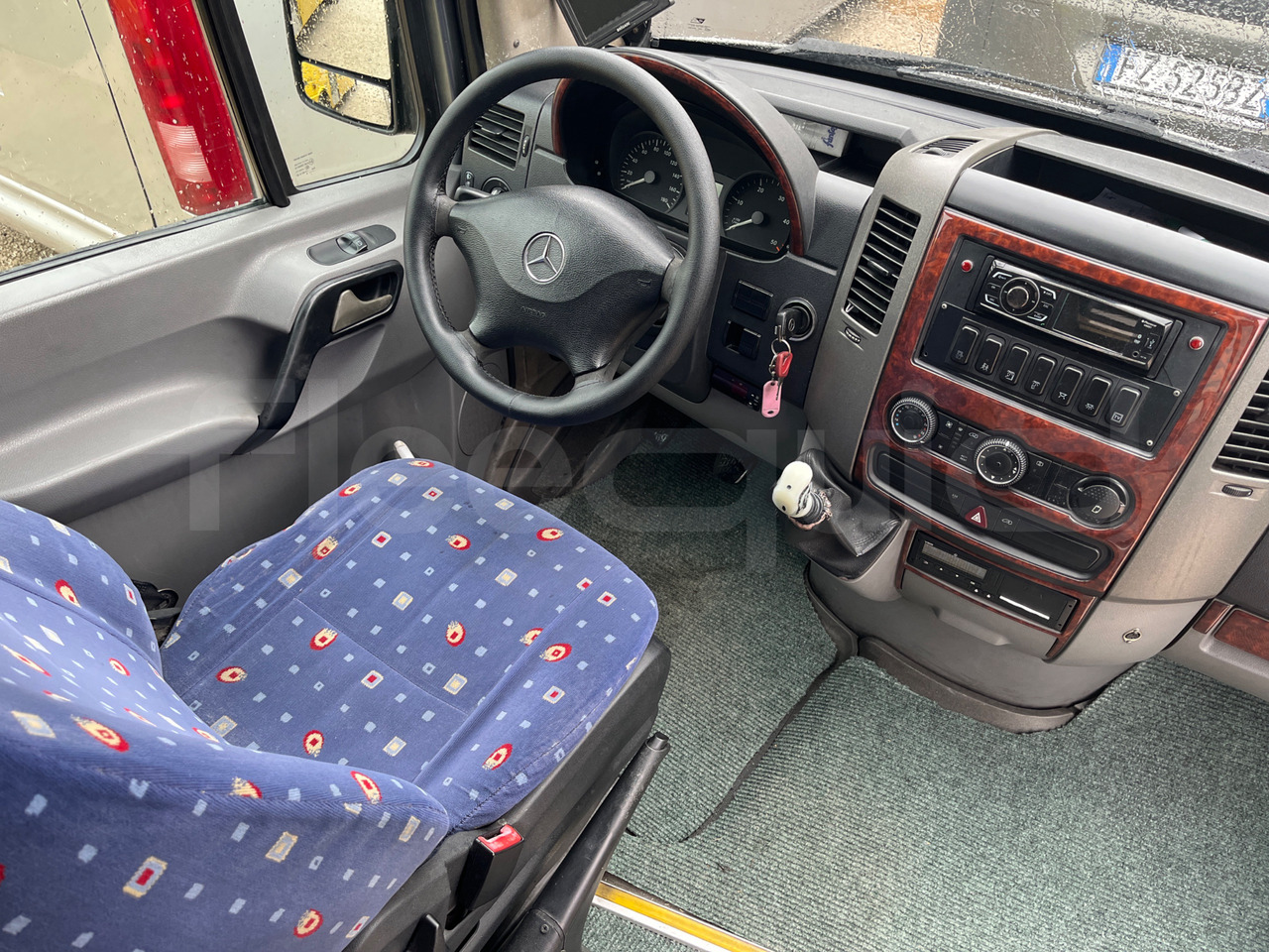 Piepilsētas autobuss Mercedes-Benz Sprinter: foto 15 Piepilsētas autobuss Mercedes-Benz Sprinter: foto 15