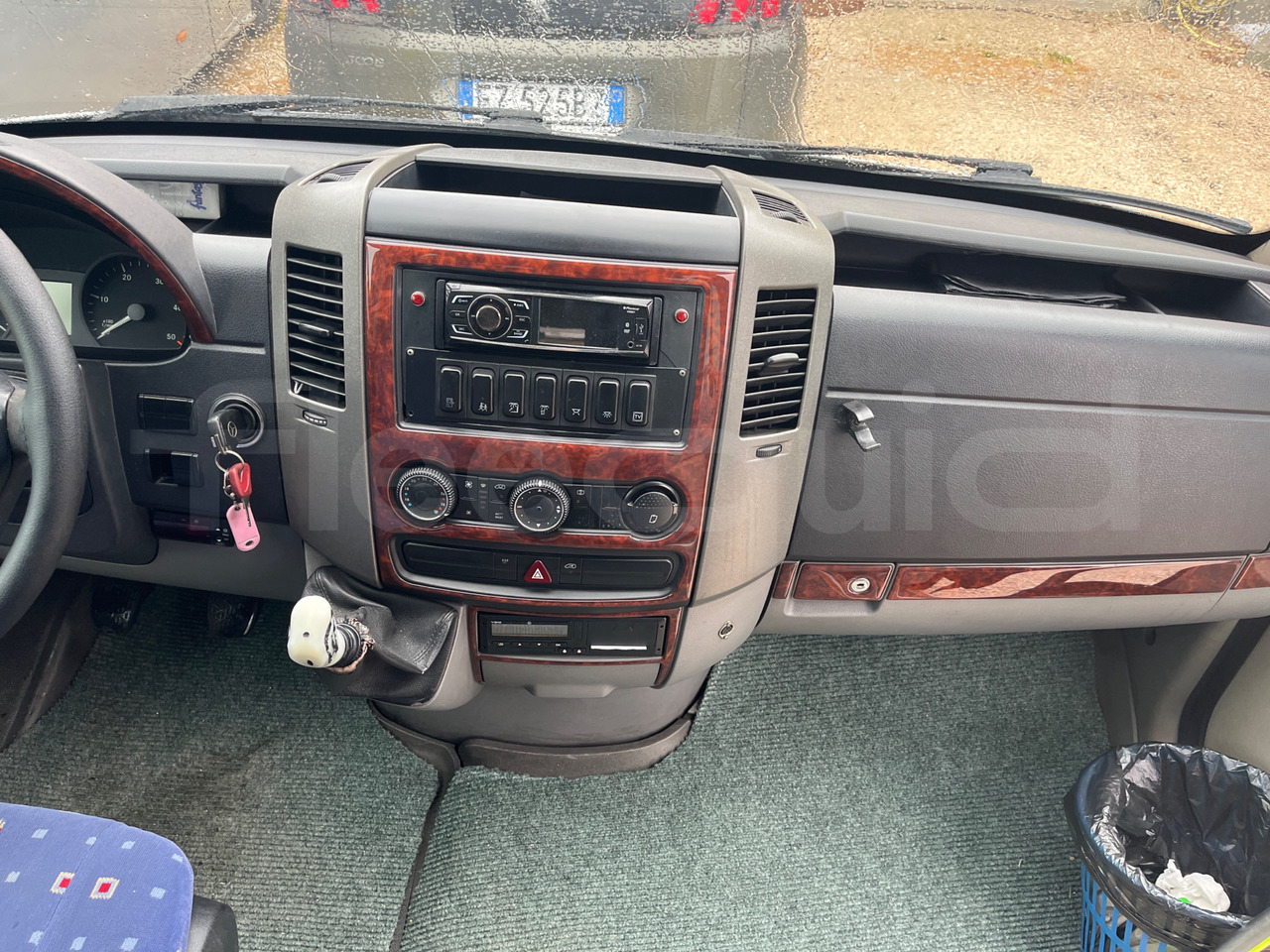 Piepilsētas autobuss Mercedes-Benz Sprinter: foto 18 Piepilsētas autobuss Mercedes-Benz Sprinter: foto 18