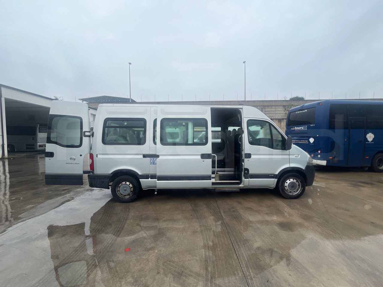 Nissan Interstar - Mikroautobuss, Pasažieru furgons: foto 4 Nissan Interstar - Mikroautobuss, Pasažieru furgons: foto 4