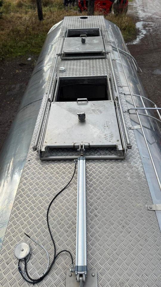 MAN TGS 35.480 8X4-2 TRIDEM Wasser-Tank - Autocisterna: foto 4 MAN TGS 35.480 8X4-2 TRIDEM Wasser-Tank - Autocisterna: foto 4