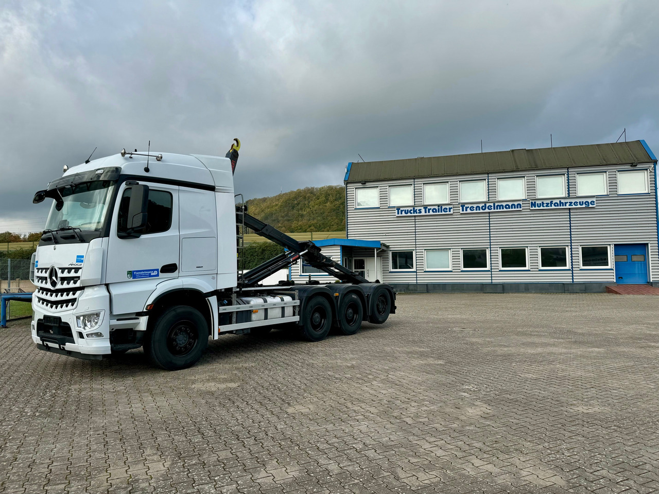 Mercedes-Benz Arocs MP5 3253 8x4 Tridem ARK HIAB 24 to - Pacēlājs ar āķi: foto 1 Mercedes-Benz Arocs MP5 3253 8x4 Tridem ARK HIAB 24 to - Pacēlājs ar āķi: foto 1