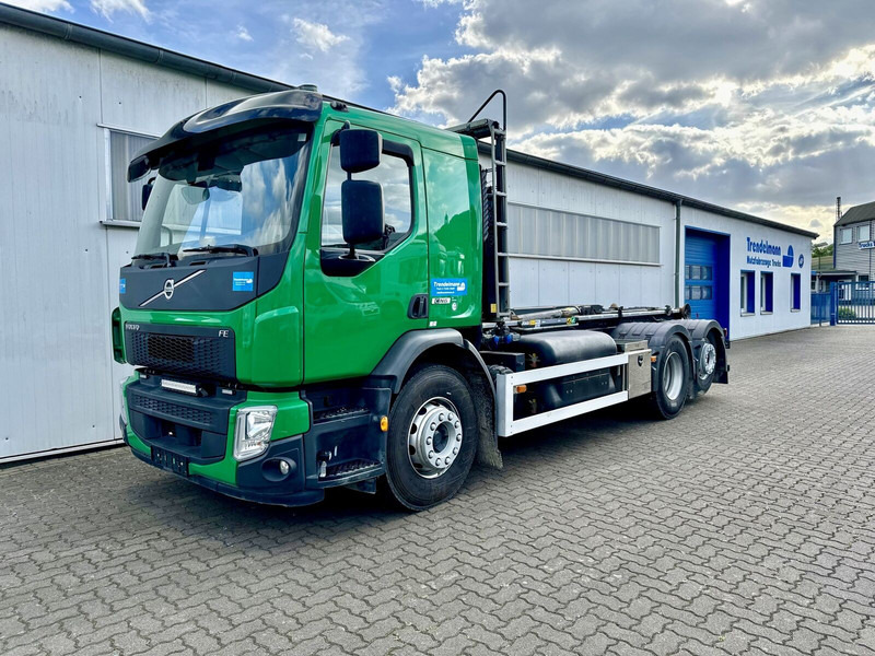 Volvo FE 330 62 TR CNG Erdgas Motor-Engine 6x2 lenk-liftachse - Pacēlājs ar āķi: foto 1 Volvo FE 330 62 TR CNG Erdgas Motor-Engine 6x2 lenk-liftachse - Pacēlājs ar āķi: foto 1