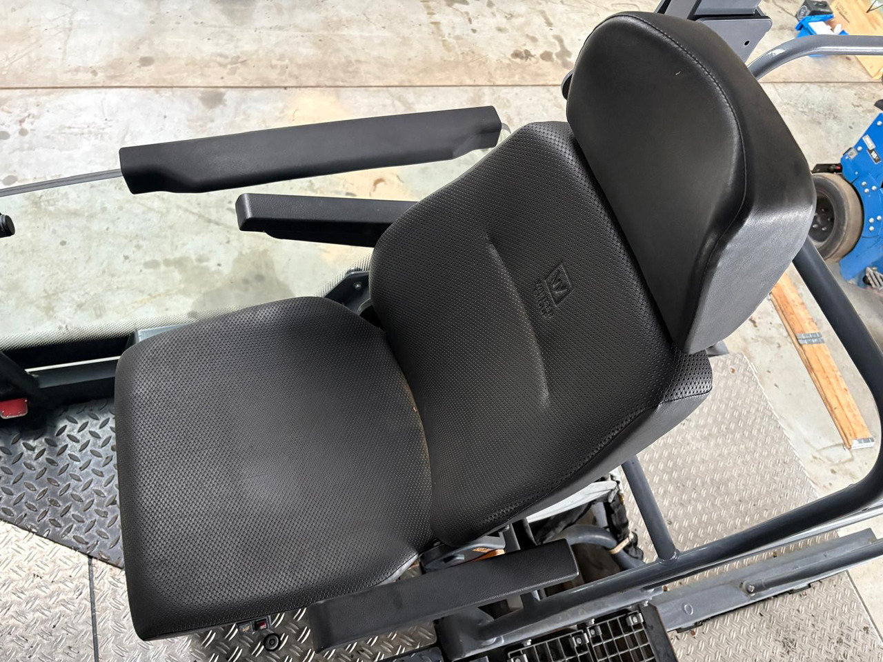 Asfalta klājējs VÖGELE SUPER 1900-3i: foto 23 Asfalta klājējs VÖGELE SUPER 1900-3i: foto 23