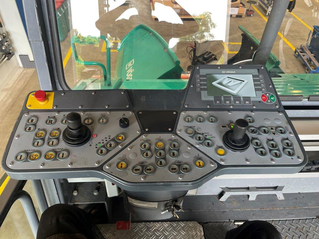 Asfalta klājējs VÖGELE SUPER 1900-3i: foto 24 Asfalta klājējs VÖGELE SUPER 1900-3i: foto 24