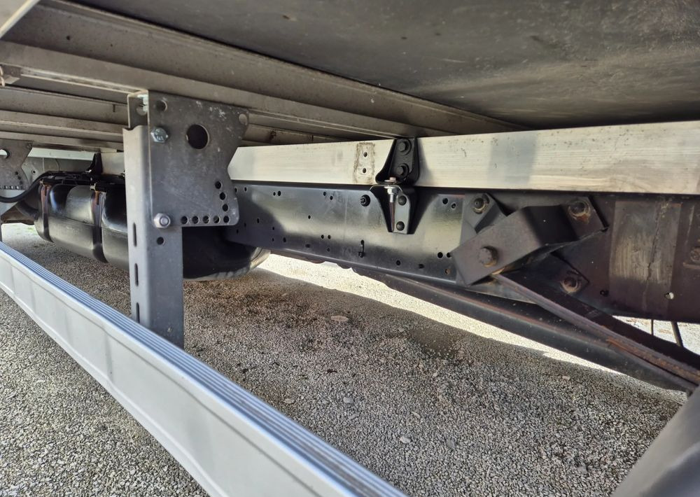 Iveco 35C15 3.0 - Automašīna ar kravas platformu: foto 4 Iveco 35C15 3.0 - Automašīna ar kravas platformu: foto 4