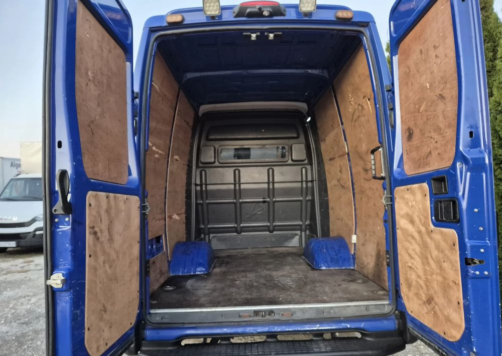 Iveco 35C17/ 3.0 170KM/ - Kravas-pasažieru furgons: foto 5 Iveco 35C17/ 3.0 170KM/ - Kravas-pasažieru furgons: foto 5