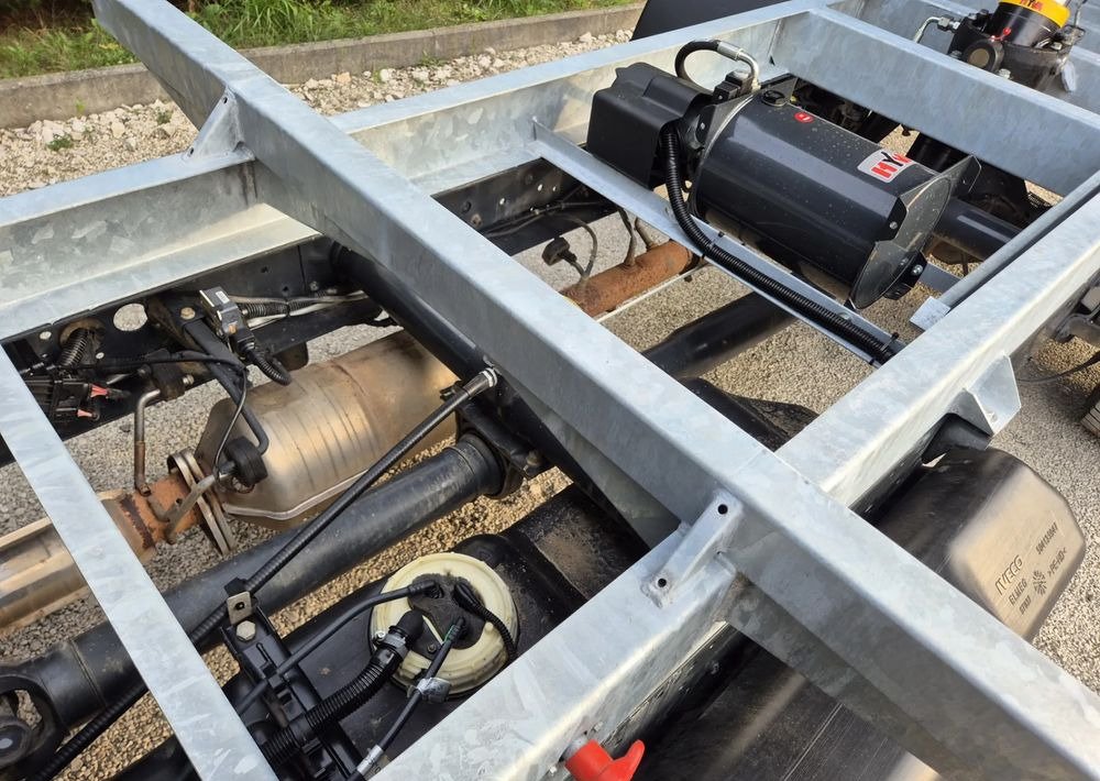 Komercauto pašizgāzējs Iveco 35C18 3.0 180KM: foto 10