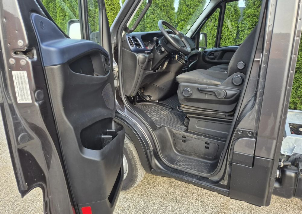 Iveco 35C18 3.0 180KM - Komercauto pašizgāzējs: foto 5 Iveco 35C18 3.0 180KM - Komercauto pašizgāzējs: foto 5