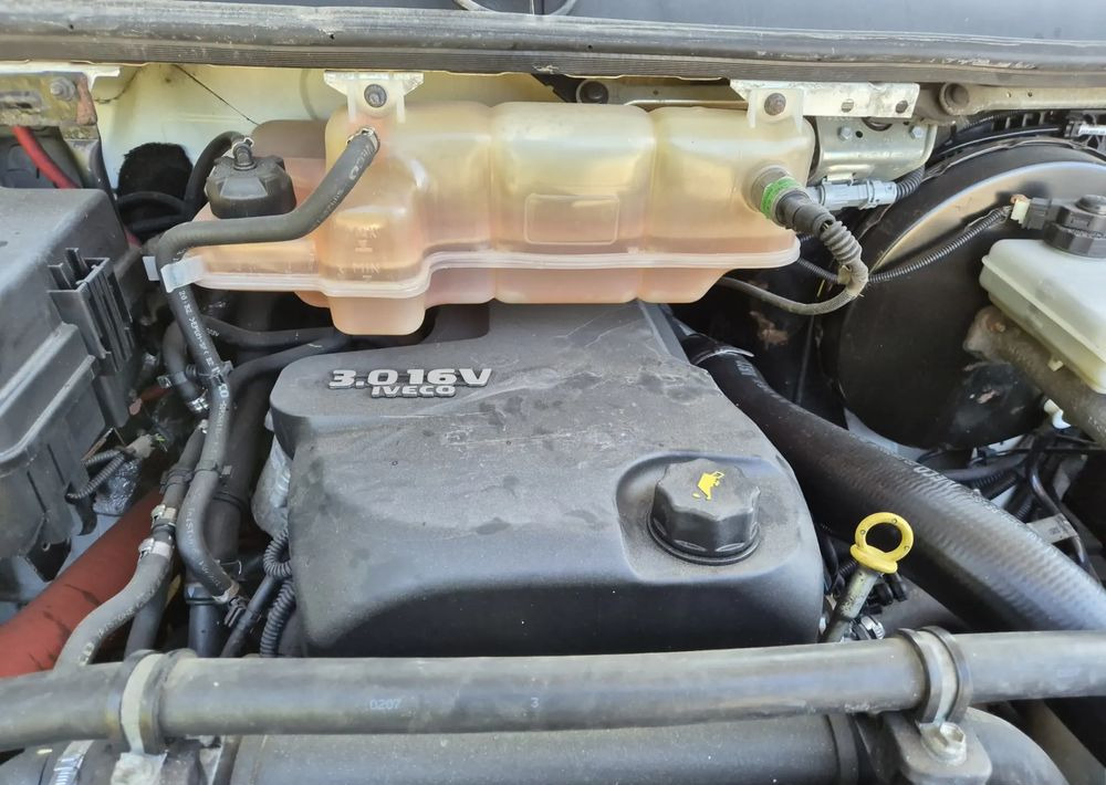 Komercauto pašizgāzējs Iveco 35c15 3.0 150KM: foto 19