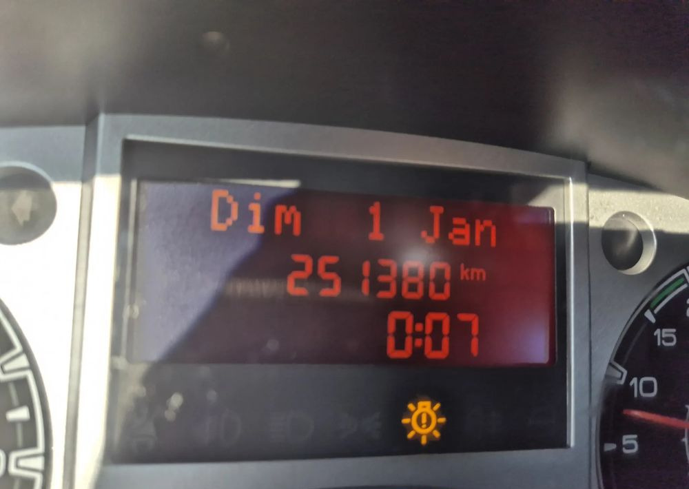 Komercauto pašizgāzējs Iveco 35c15 3.0 150KM: foto 10