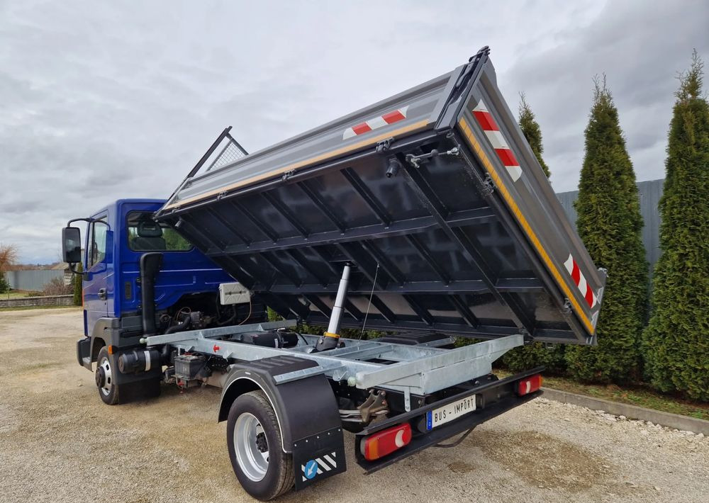 Nissan Atleon 3.0 - Komercauto pašizgāzējs: foto 4 Nissan Atleon 3.0 - Komercauto pašizgāzējs: foto 4