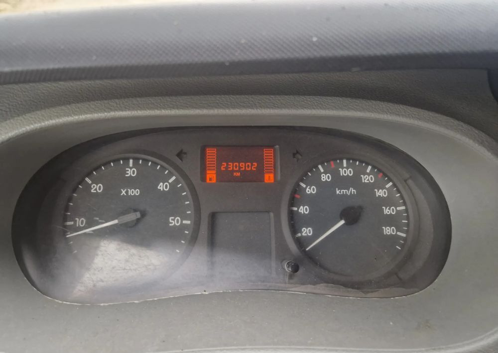 Komercauto pašizgāzējs Renault Mascott 3.0 DXI 150KM: foto 9 Komercauto pašizgāzējs Renault Mascott 3.0 DXI 150KM: foto 9