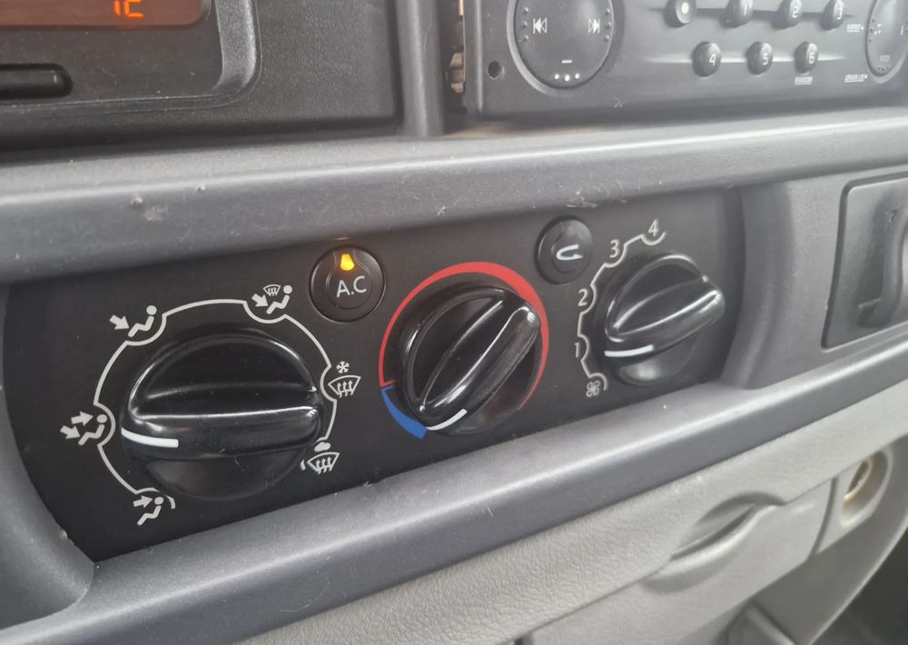 Komercauto pašizgāzējs Renault Mascott 3.0 DXI 150KM: foto 10 Komercauto pašizgāzējs Renault Mascott 3.0 DXI 150KM: foto 10