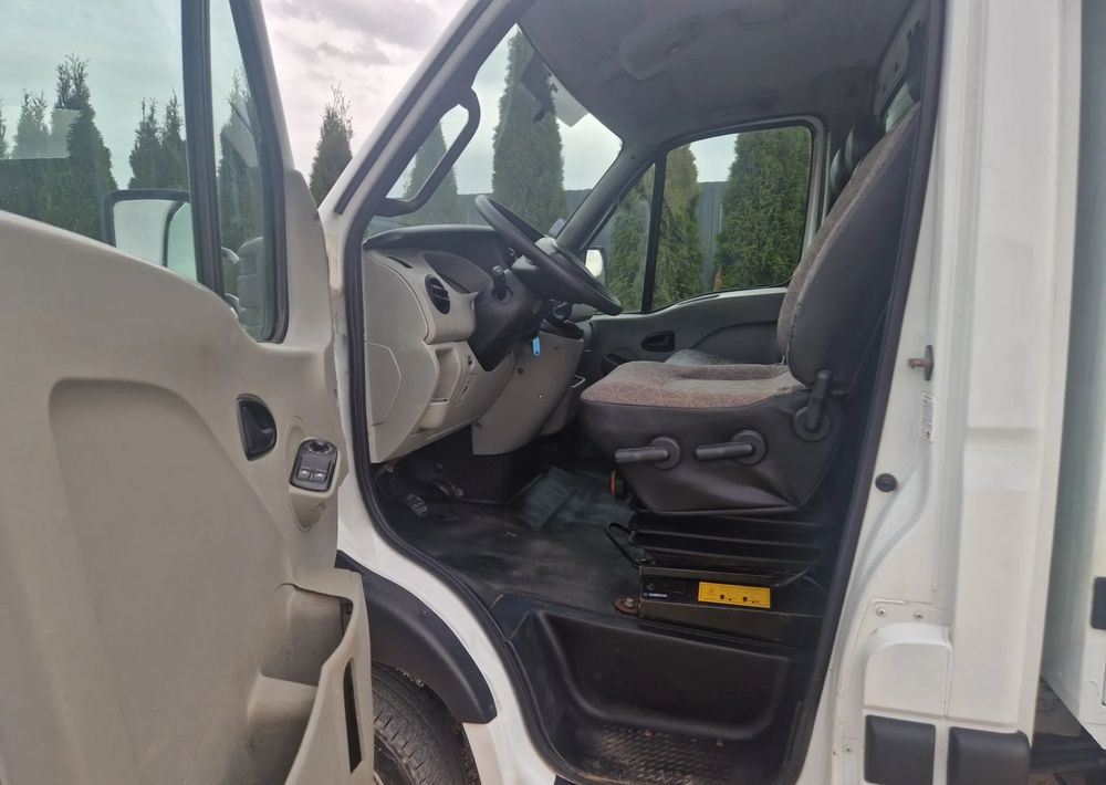 Komercauto pašizgāzējs Renault Mascott 3.0 DXI 150KM: foto 6 Komercauto pašizgāzējs Renault Mascott 3.0 DXI 150KM: foto 6