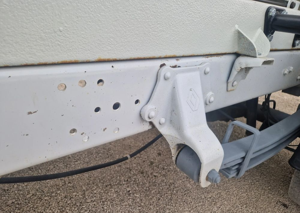 Komercauto pašizgāzējs Renault Mascott 3.0 DXI 150KM: foto 11 Komercauto pašizgāzējs Renault Mascott 3.0 DXI 150KM: foto 11