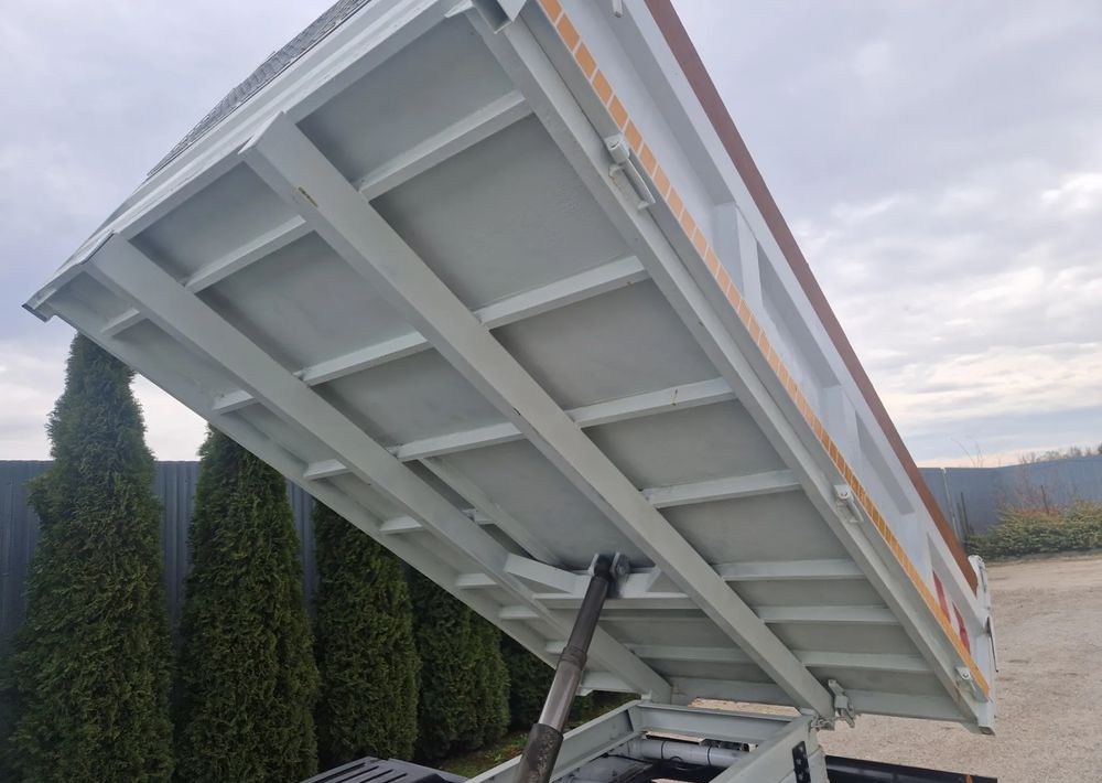 Komercauto pašizgāzējs Renault Mascott 3.0 DXI 150KM: foto 13 Komercauto pašizgāzējs Renault Mascott 3.0 DXI 150KM: foto 13