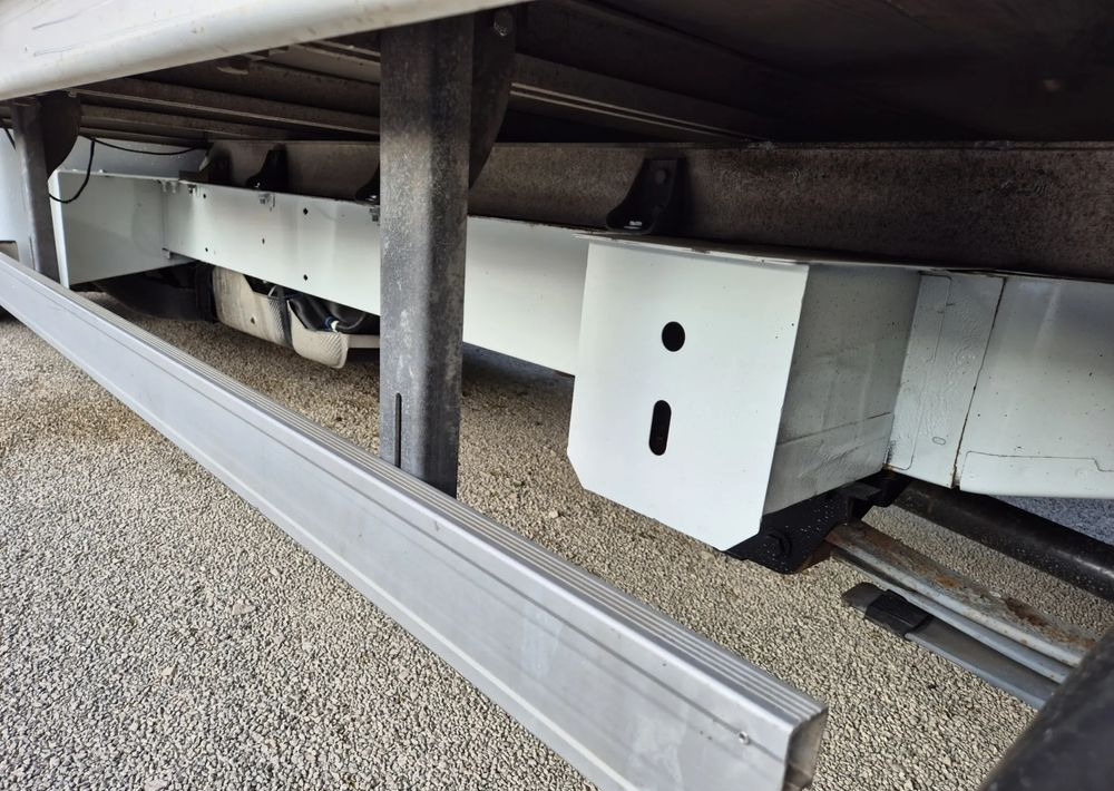 Renault Master 2.3 Plandeka 10 palet Bliźniaki - Automašīna ar kravas platformu: foto 4 Renault Master 2.3 Plandeka 10 palet Bliźniaki - Automašīna ar kravas platformu: foto 4