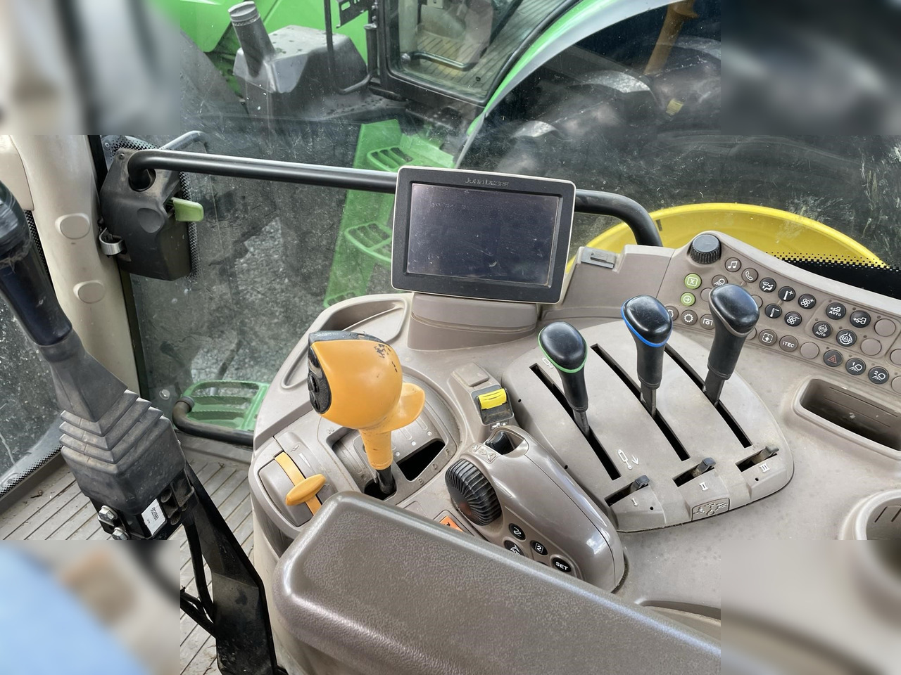 2016 JOHN DEERE 6110R - Traktors: foto 4 2016 JOHN DEERE 6110R - Traktors: foto 4