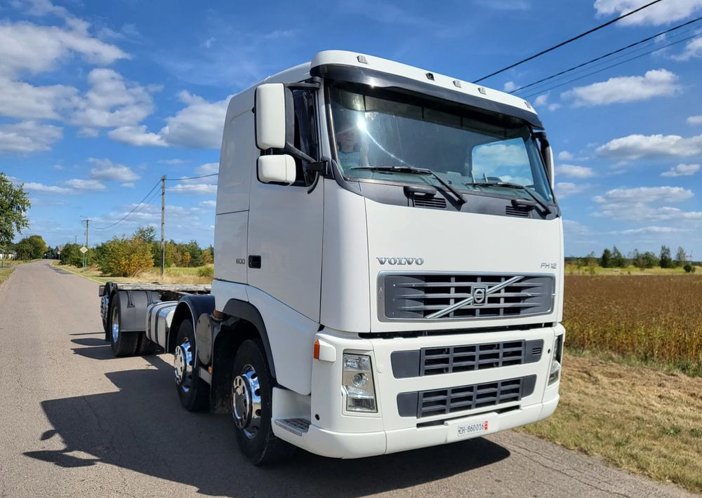 Volvo FH 500 8x2 - Šasija kravas automašīna: foto 2 Volvo FH 500 8x2 - Šasija kravas automašīna: foto 2